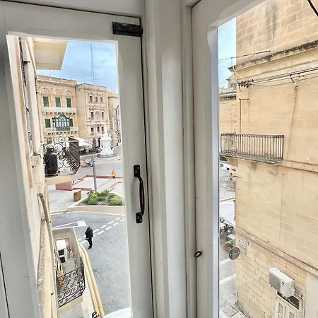 Entire Historical Palacinho De Sao Antonio Birgu
