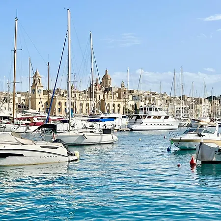 Entire Historical Palacinho De Sao Antonio Birgu