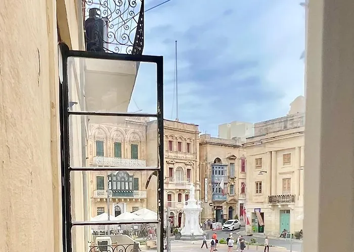 Entire Historical Palacinho De Sao Antonio Birgu