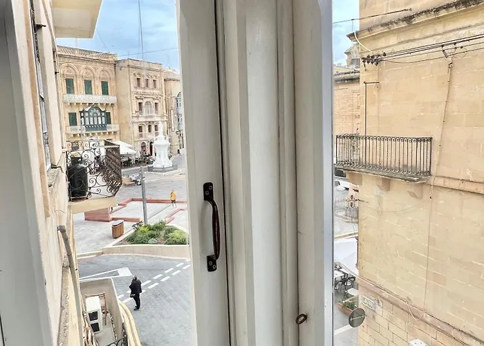 Entire Historical Palacinho De Sao Antonio Birgu